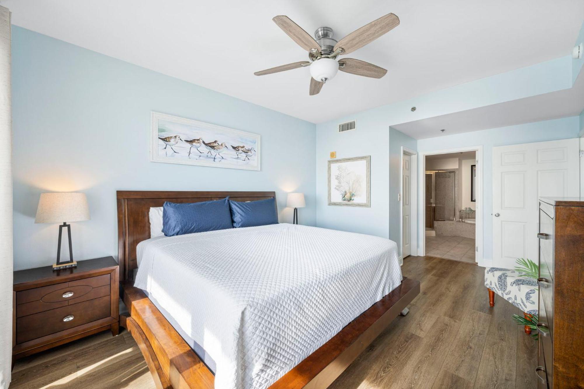 Laketown Wharf 1824 Apartment