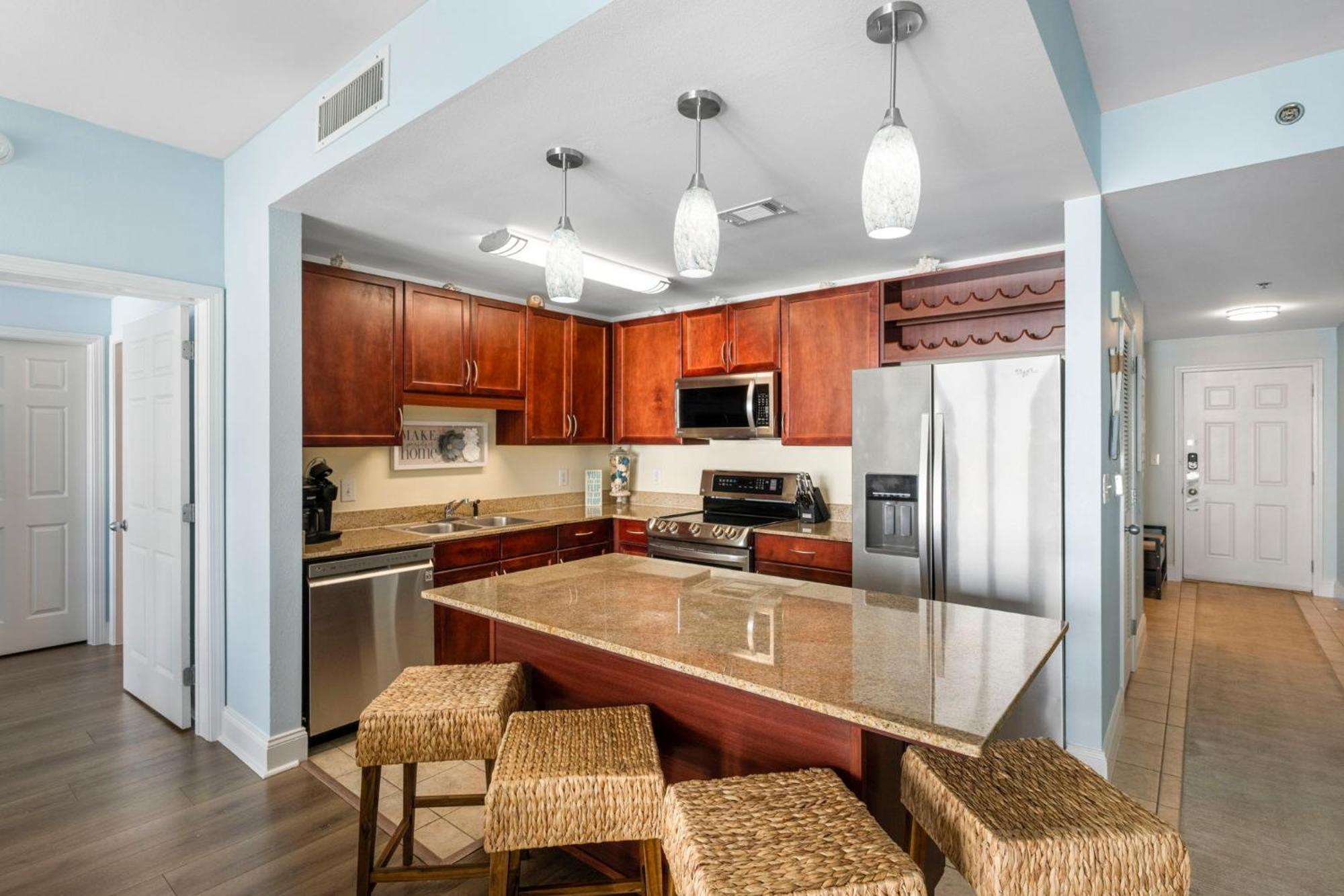 Laketown Wharf 1824 Apartment