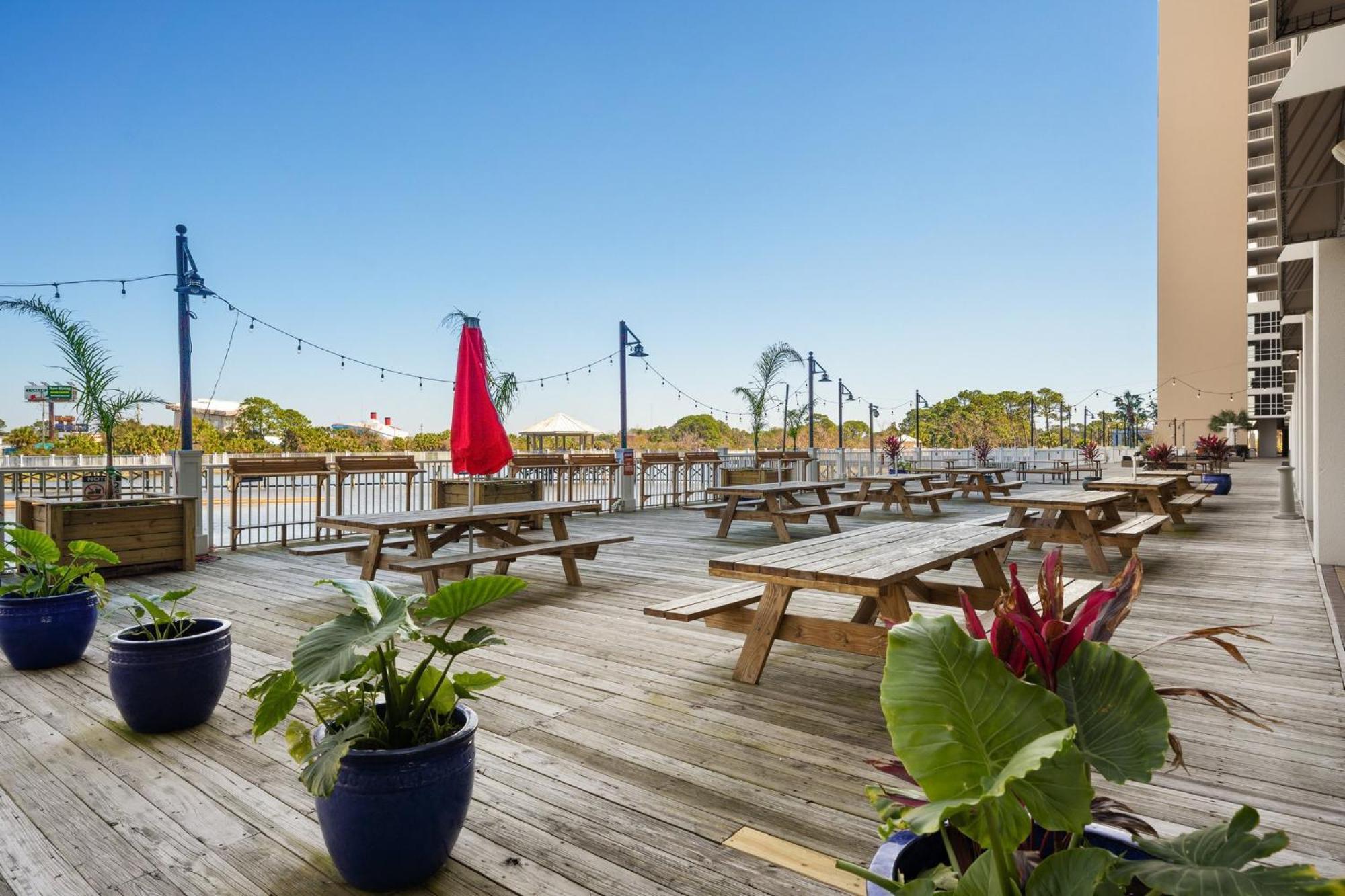 Apartment Laketown Wharf 1824 *