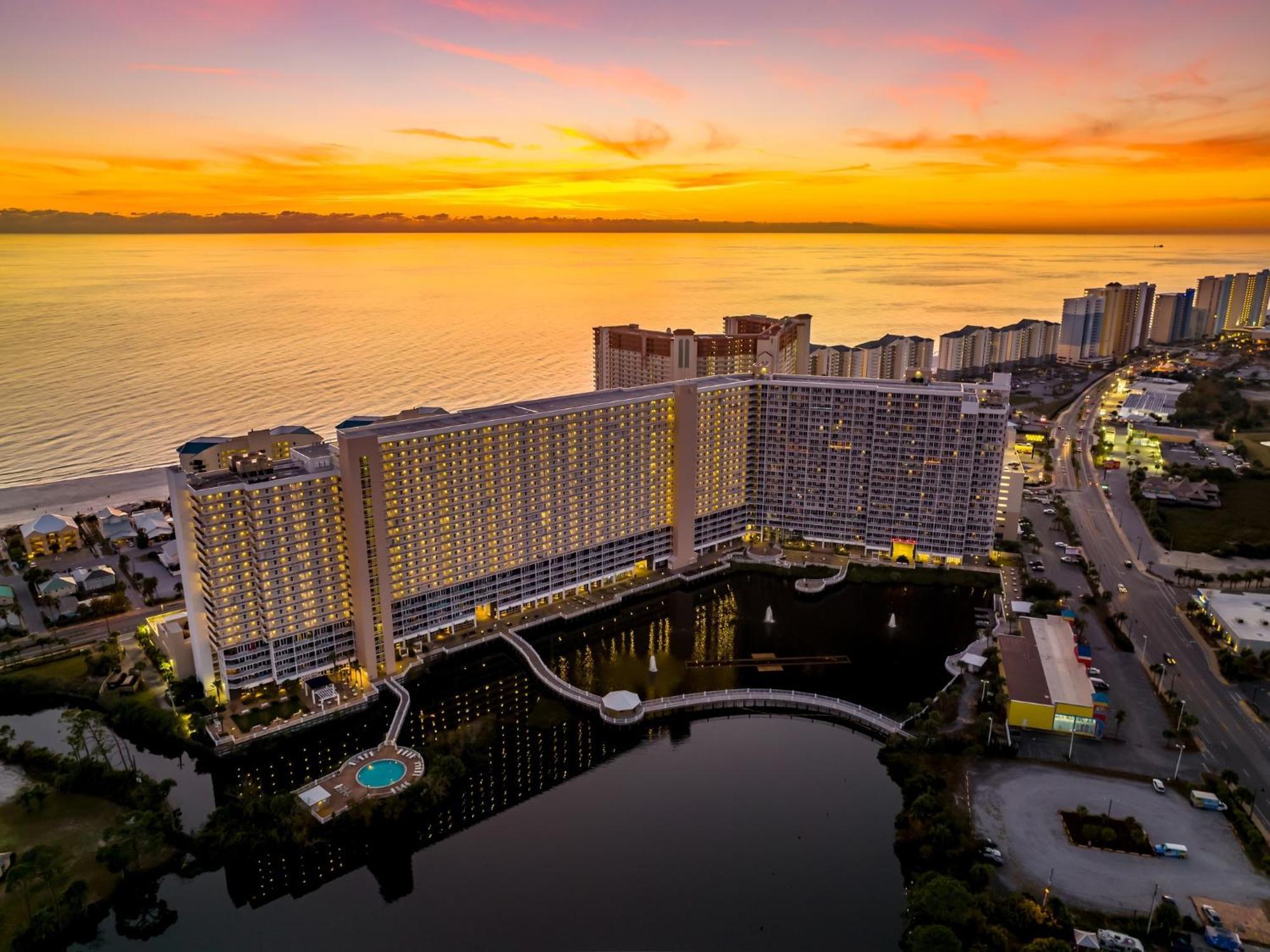 Laketown Wharf 1824 Apartment *