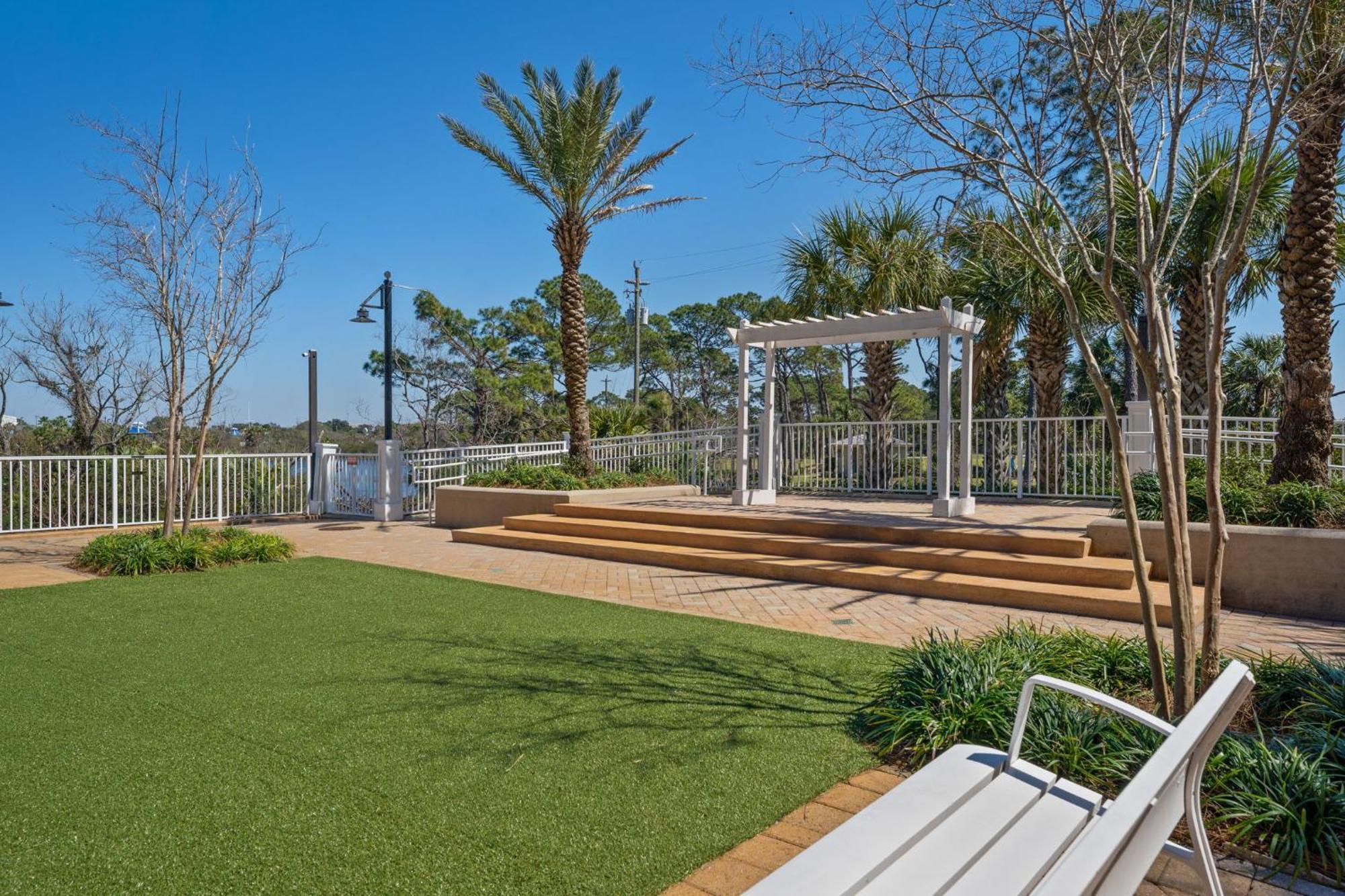 Laketown Wharf 1824 Apartment